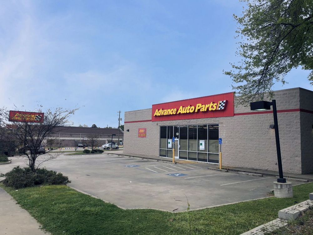 Former Advance Auto Parts - Longview : 212 E Marshall Ave, Longview, TX 75601